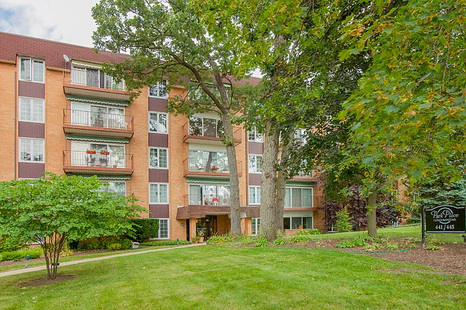 441 N Park Blvd APT 2F photo 1