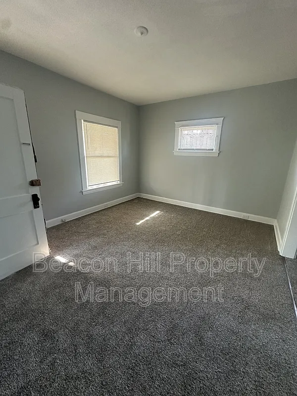 2 bed, 1.0 bath, 1040 sqft, $1,209 — Photo 1
