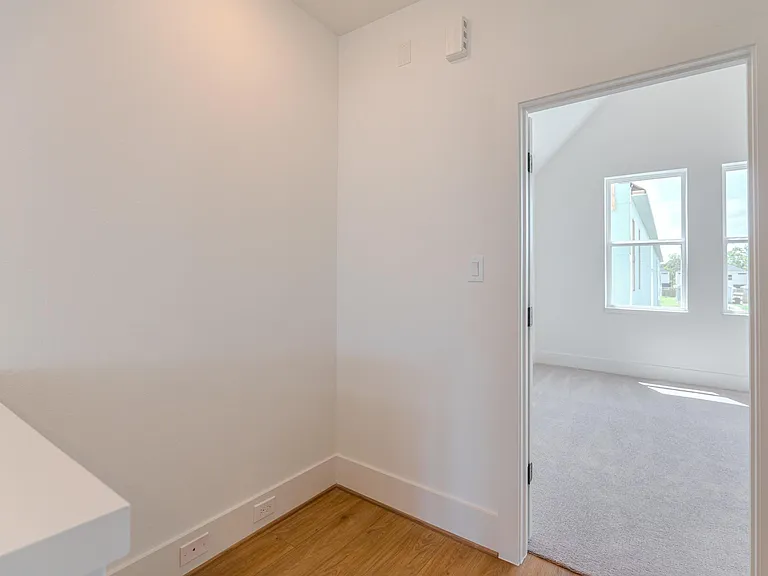 7605 Victory Reserve St — Photo 24