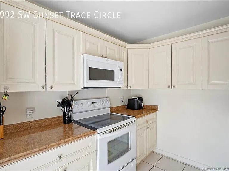 2992 SW Sunset Trace Cir — Photo 1