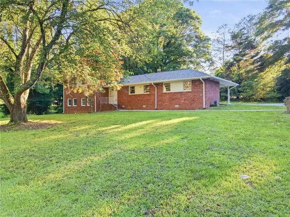 180 E Greenwood Dr, Carrollton, GA 30117