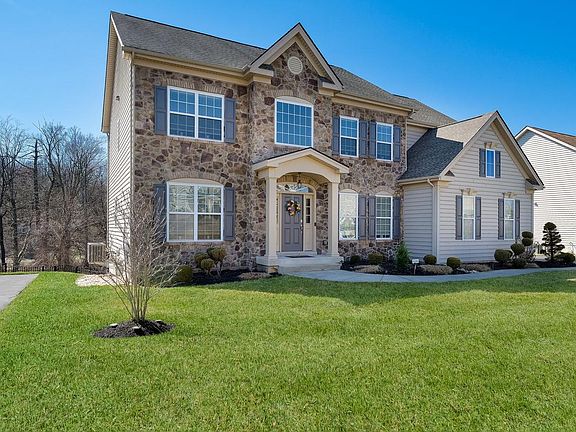 3rd image of 19 Beechwood Blvd