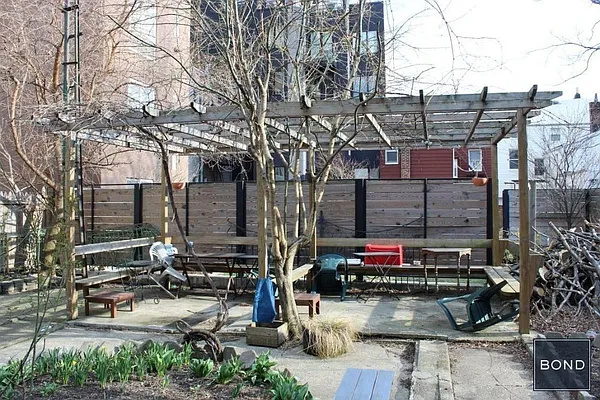 Rented by Bond New York | media 39