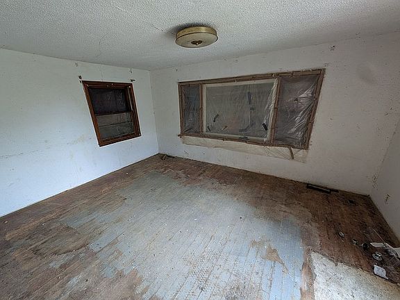 2nd image of 335 E North St