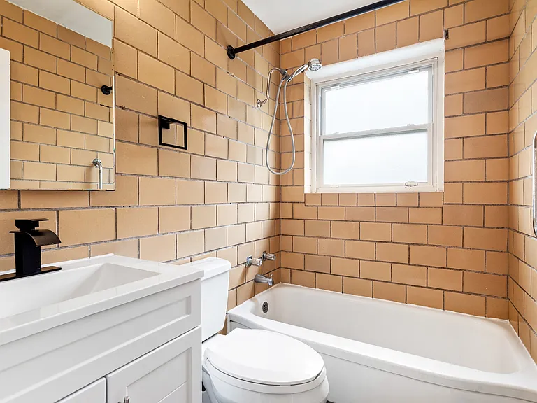 1076 Wilshire Ave — Photo 21