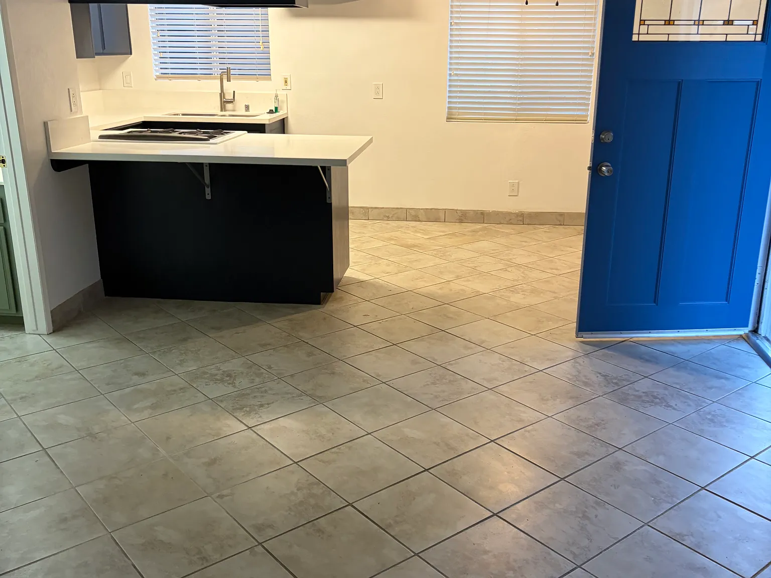2 bed, 1.5 bath, 825 sqft, $2,800 — Photo 2