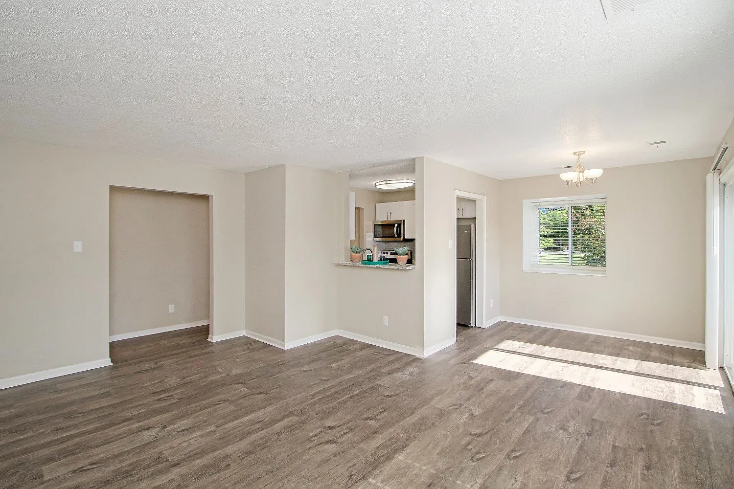 The Elliott at College Park Apartment Homes — Photo 4