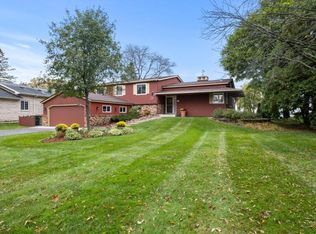73 Wildwood Beach Rd, Mahtomedi, MN 55115