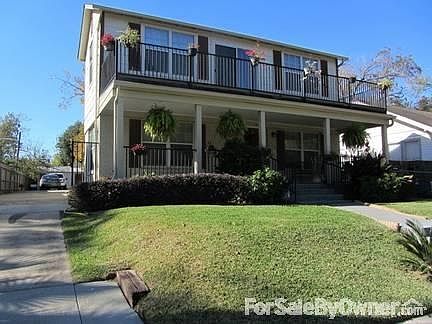 Front
						:
						Covered porch