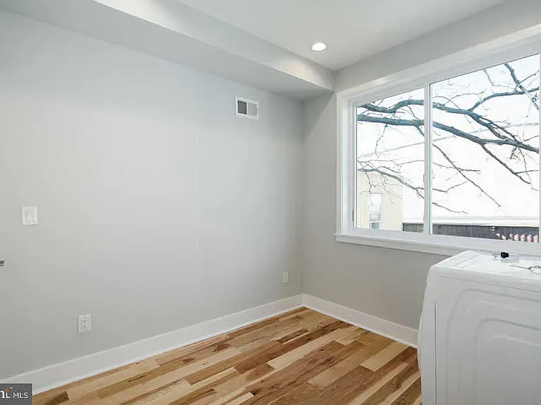 127 W Dauphin St — Photo 13