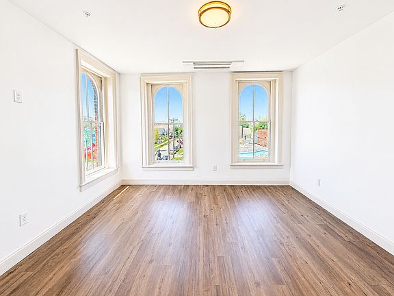 2nd image of 319 Connecticut St #1