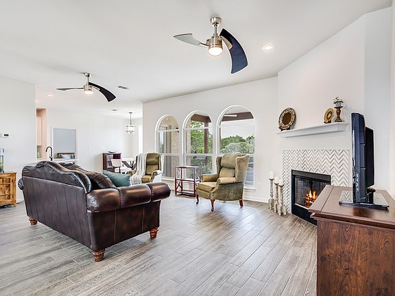 3rd image of 354 Zenith Ln