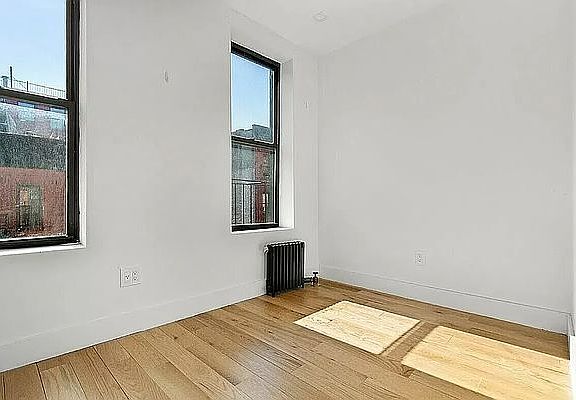5th image of 247 Mulberry St