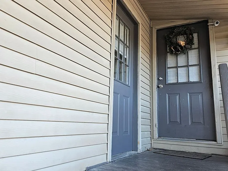 Spacious 4 Bedroom 2 Bath Upstairs unit! — Photo 10