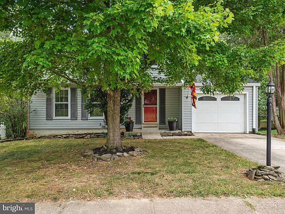 4th image of 267 Laguna Cir