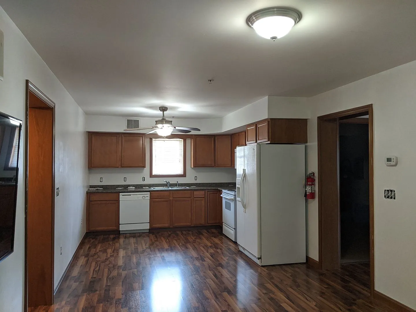 Beautiful Apartment Near Campus — Photo 2