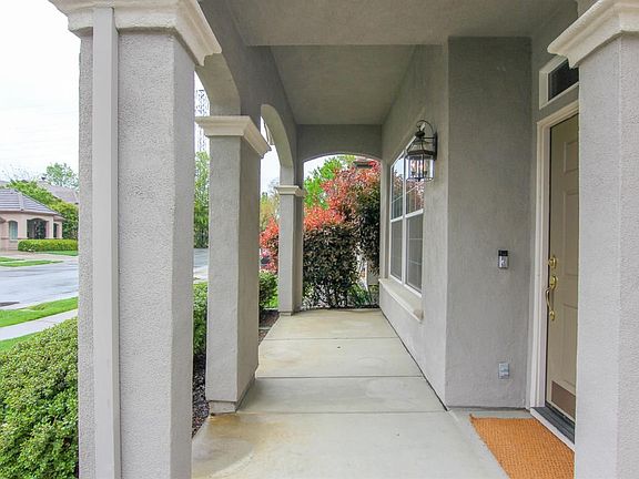 5th image of 10 Crossley Ct