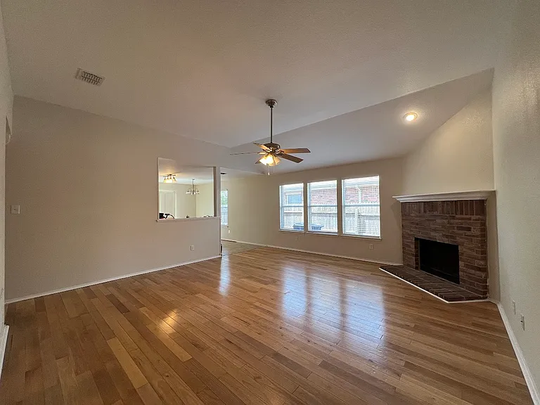 2909 Windhaven Dr — Photo 4