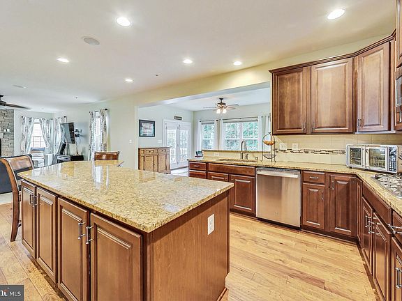 4th image of 3219 Winterbourne Dr