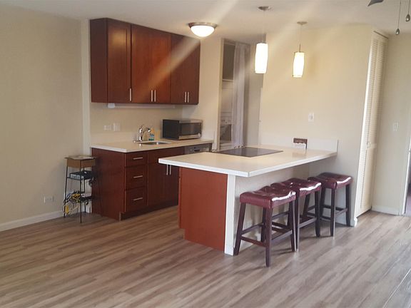 2nd image of 320 Liliuokalani Ave #2401