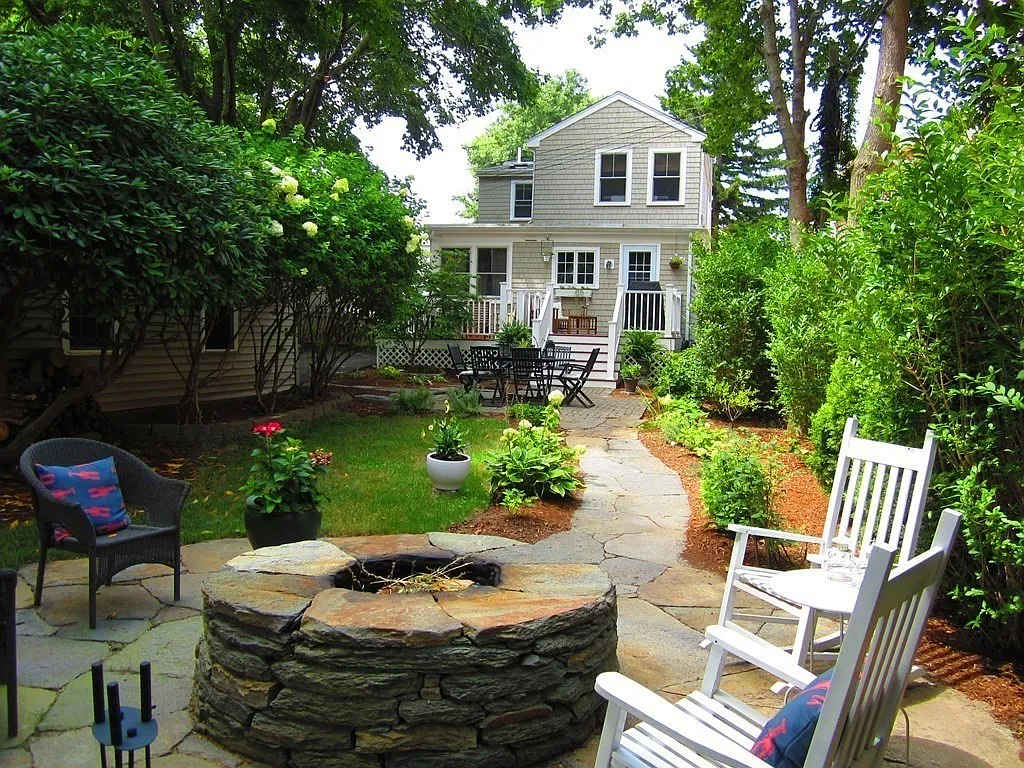3 bed, 2.0 bath, 1489 sqft, $3,200 — Photo 2