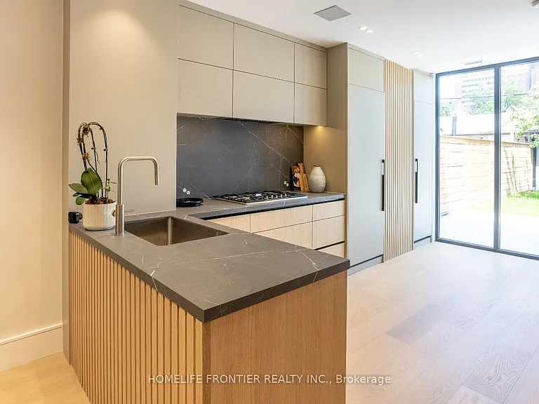 179 Palmerston Ave — Photo 12
