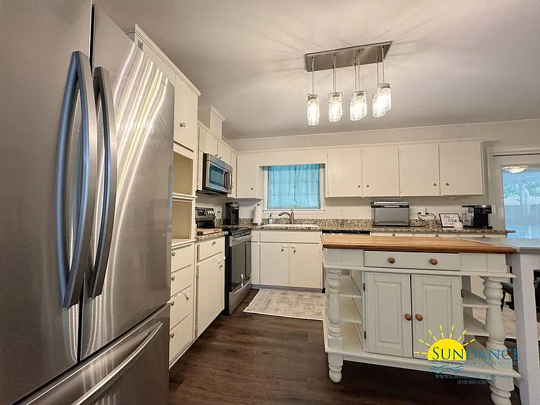 606 Camborne Ave NE — Photo 8