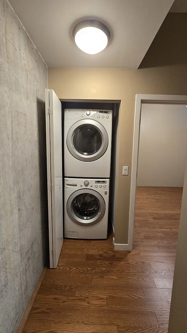 1 bed, 682 sqft, $2,200 — Photo 3