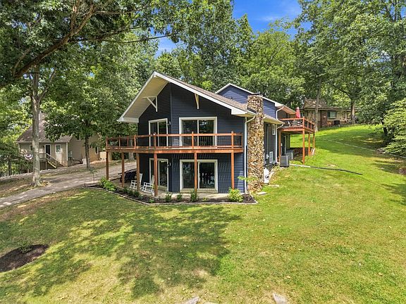 3rd image of 262 Bayview Dr