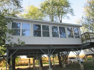 402 Edgewater Beach Rd, Burlington, IA 52601