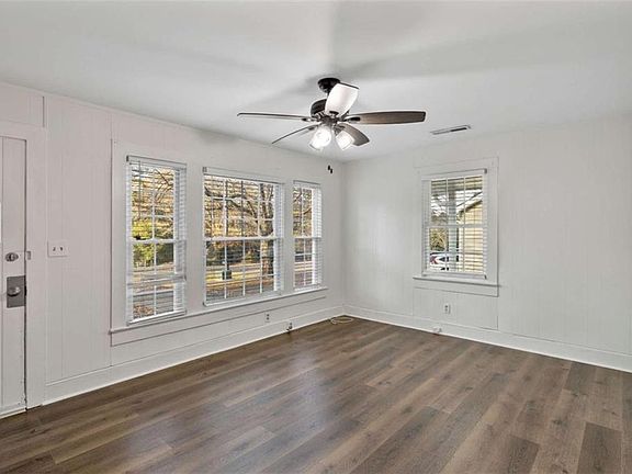 4th image of 2827 Maple Rd SE