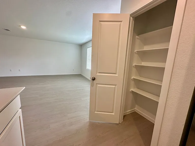 13310 Rayhill Dr — Photo 8