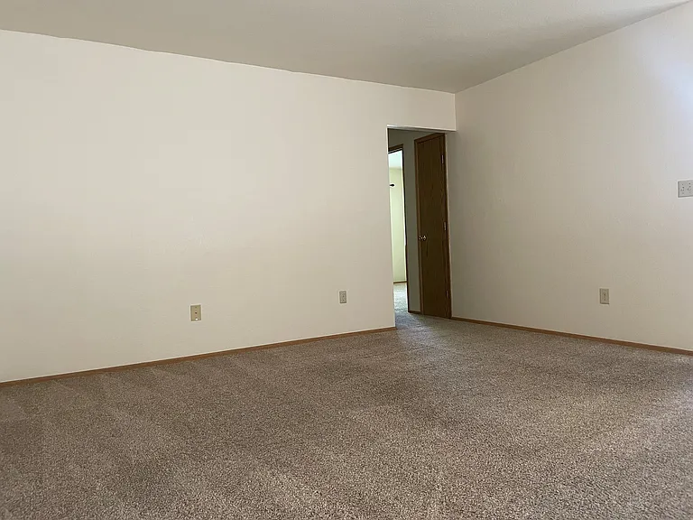 Skyview Apartments — Photo 7