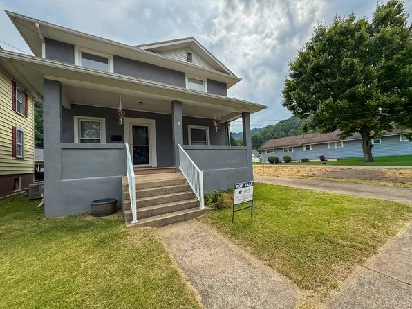 106 Lee St, Gassaway, WV 26624