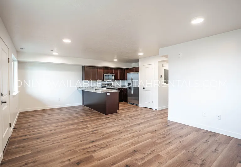 450 W Main St — Photo 4