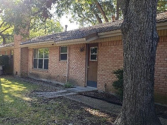 2nd image of 1001 E Elm St