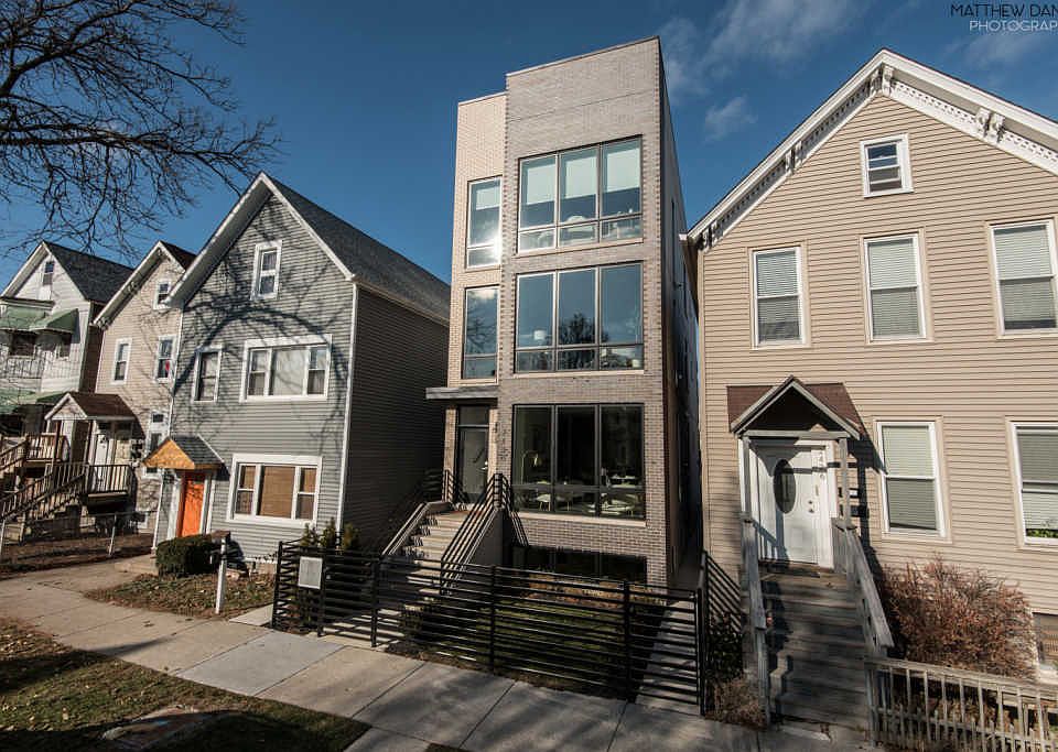 1st image of 2430 W Moffat St #1