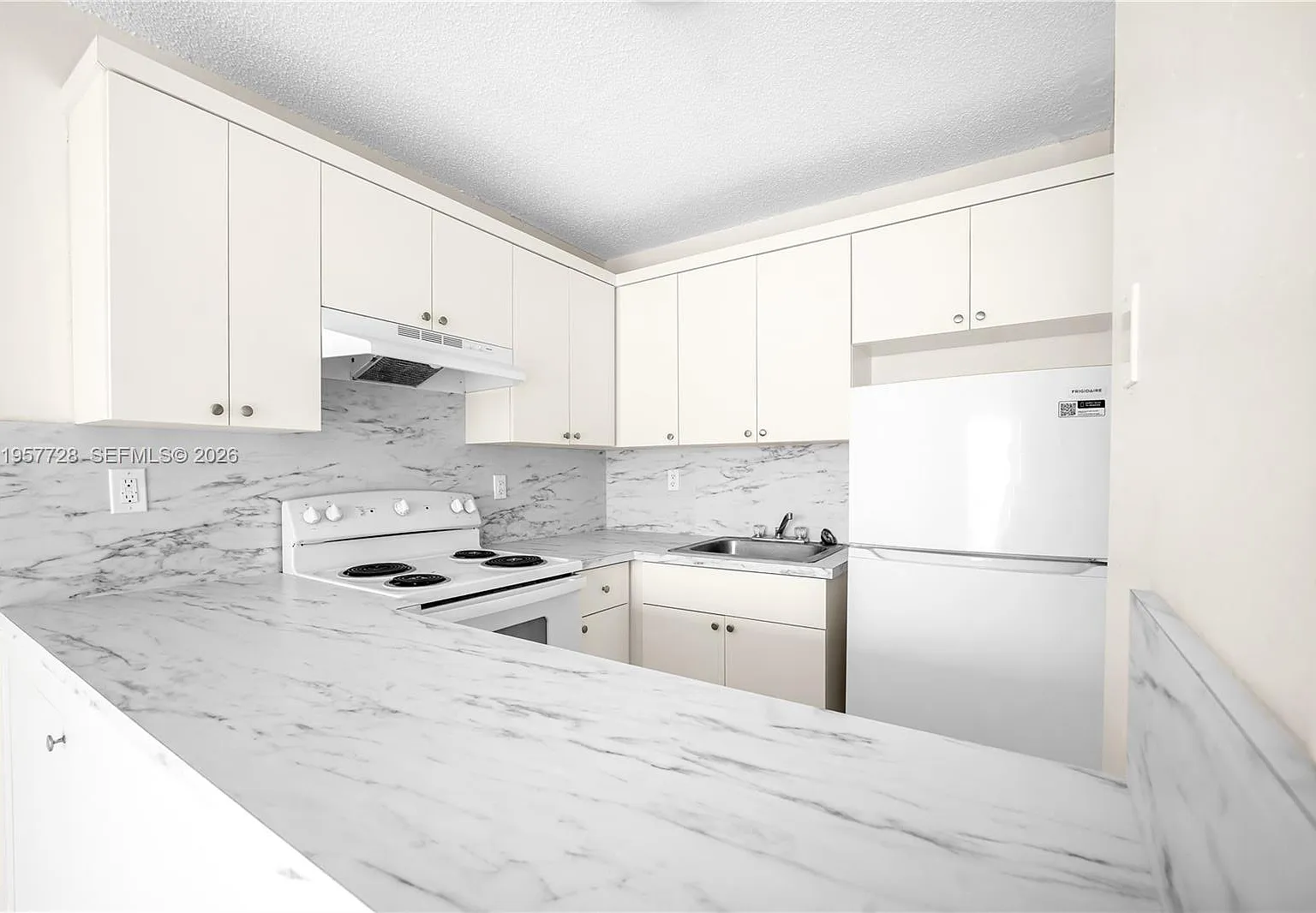 1 bed, 1.0 bath, 33812 sqft, $1,650 — Photo 2