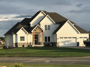 4715 SW Middle Creek Dr, Lees Summit, MO 64082