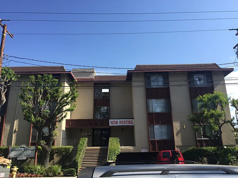 4507 Spencer St — Photo 9