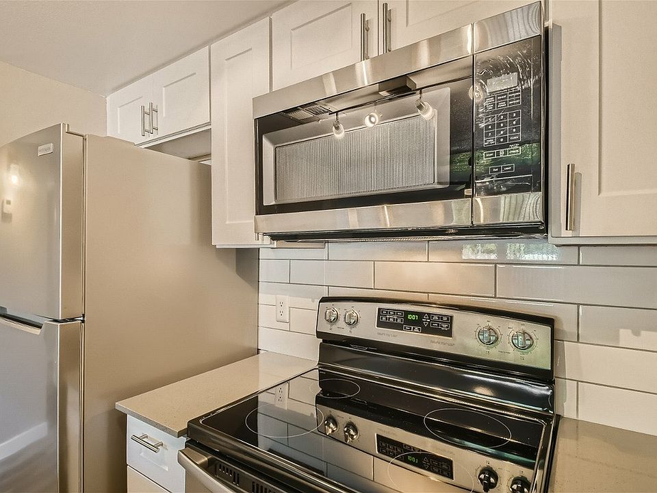 1325 W Guadalupe Rd - Web Quality - 008 - 09 Kitchen