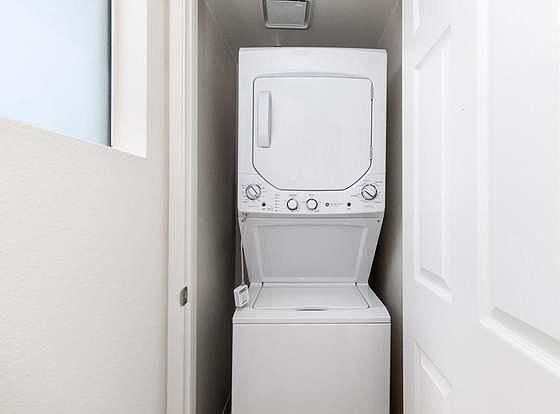 5th image of 640 Camino De La Reina APT 1405