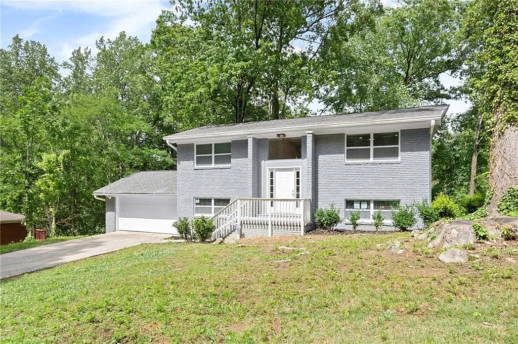 4 bed, 2.0 bath, 2262 sqft, $2,900 — Photo 4