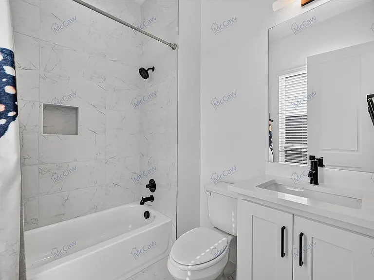 131 Thornton St — Photo 13