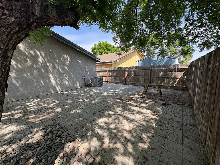 1040 N Sumter Ct — Photo 41