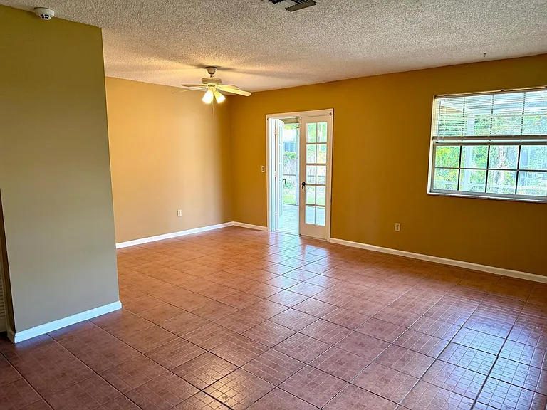 1235 Rowayton Cir — Photo 9