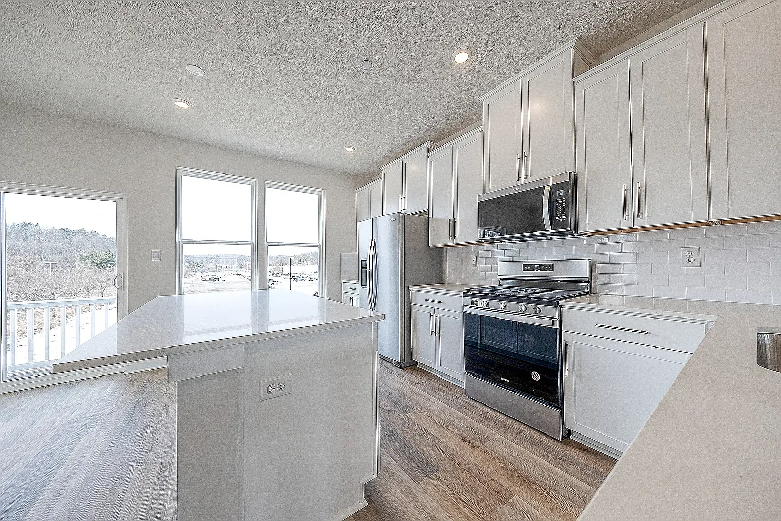 4 bed, 3.5 bath, 1760 sqft, $2,950 — Photo 4