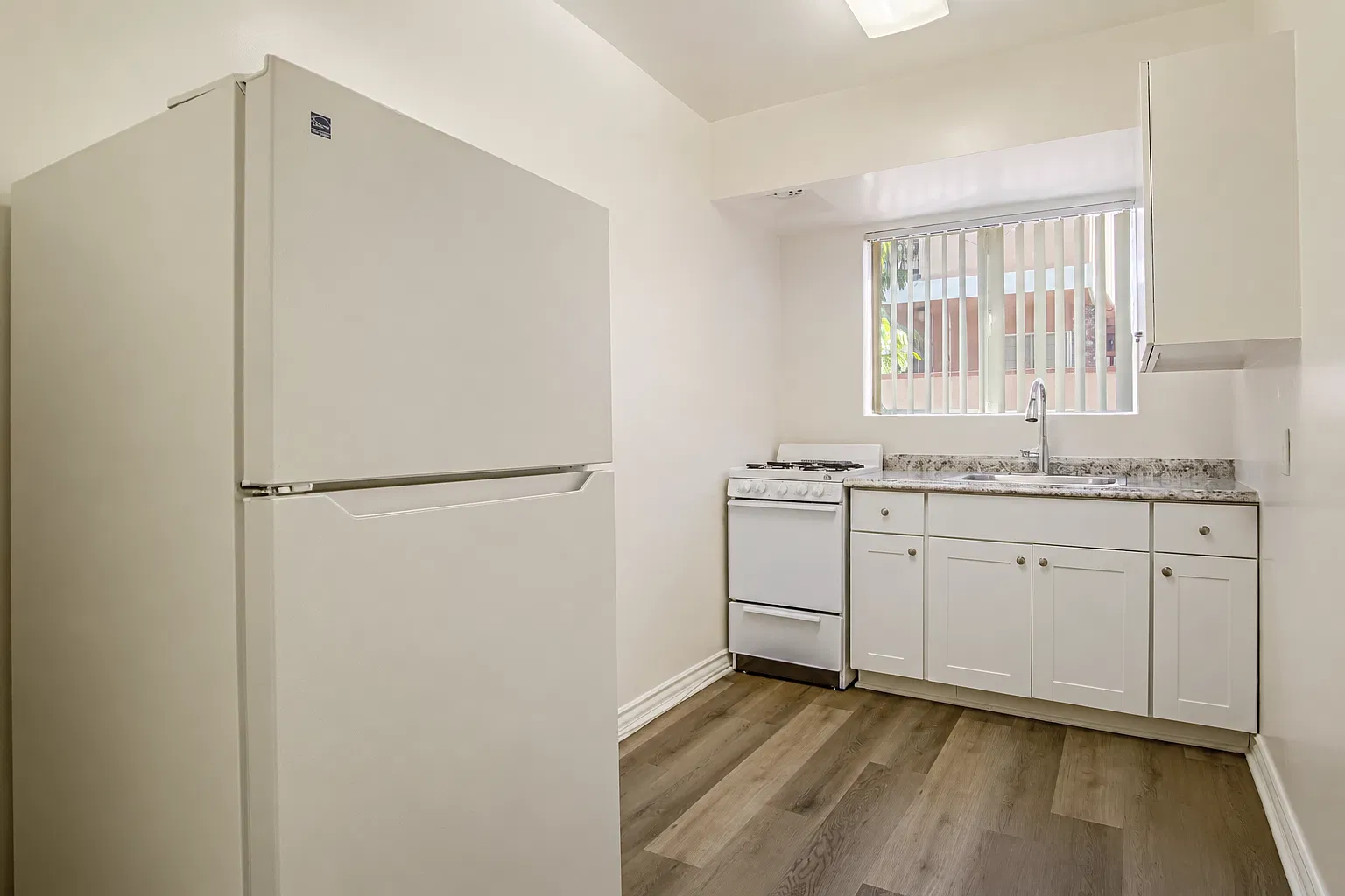 Studio, 350 sqft, $1,695 — Photo 2
