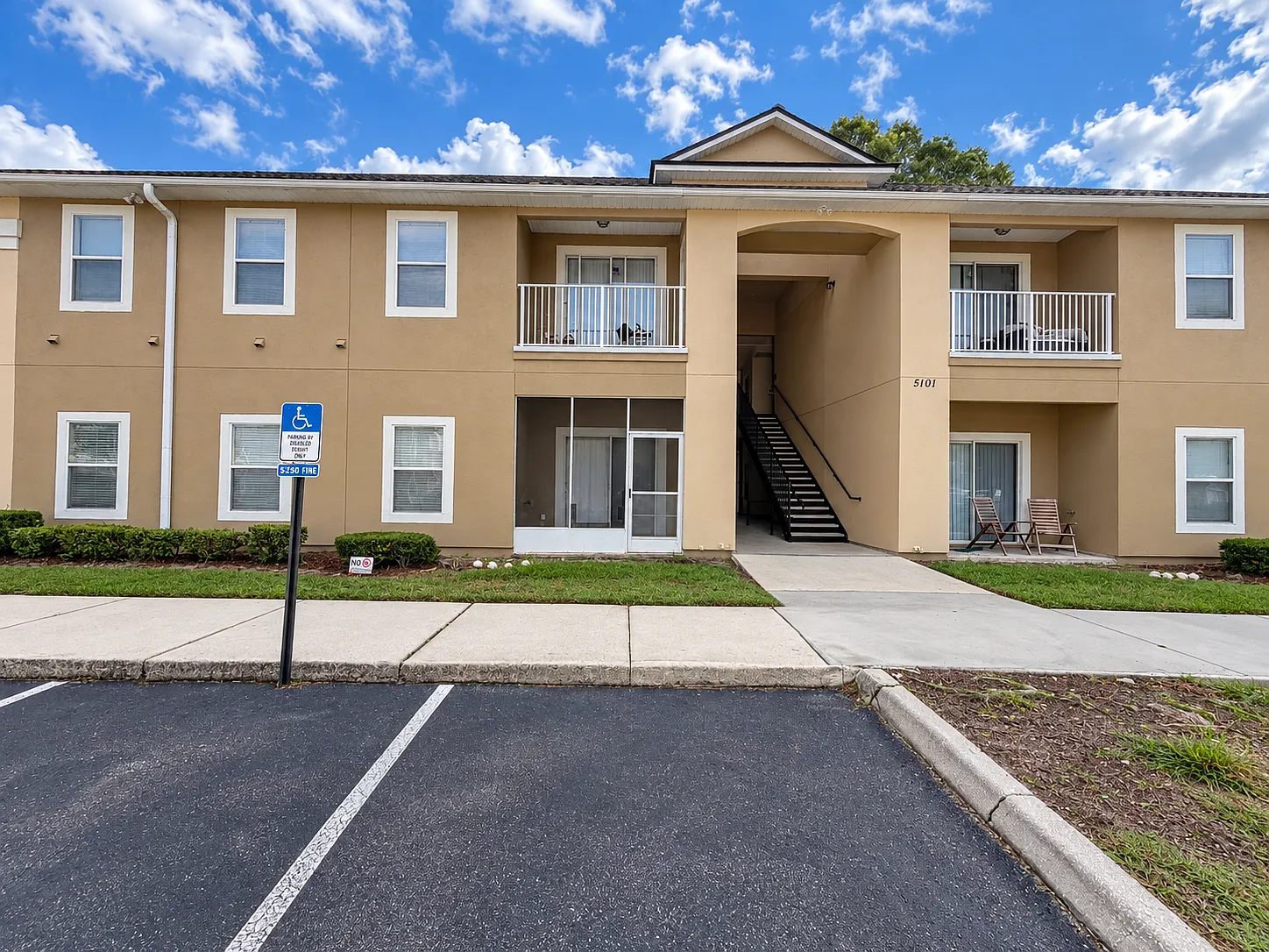 2 bed, 2.0 bath, 990 sqft, $1,250 — Photo 2