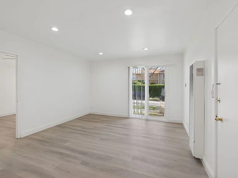 337 S Rexford Dr #1 — Photo 5